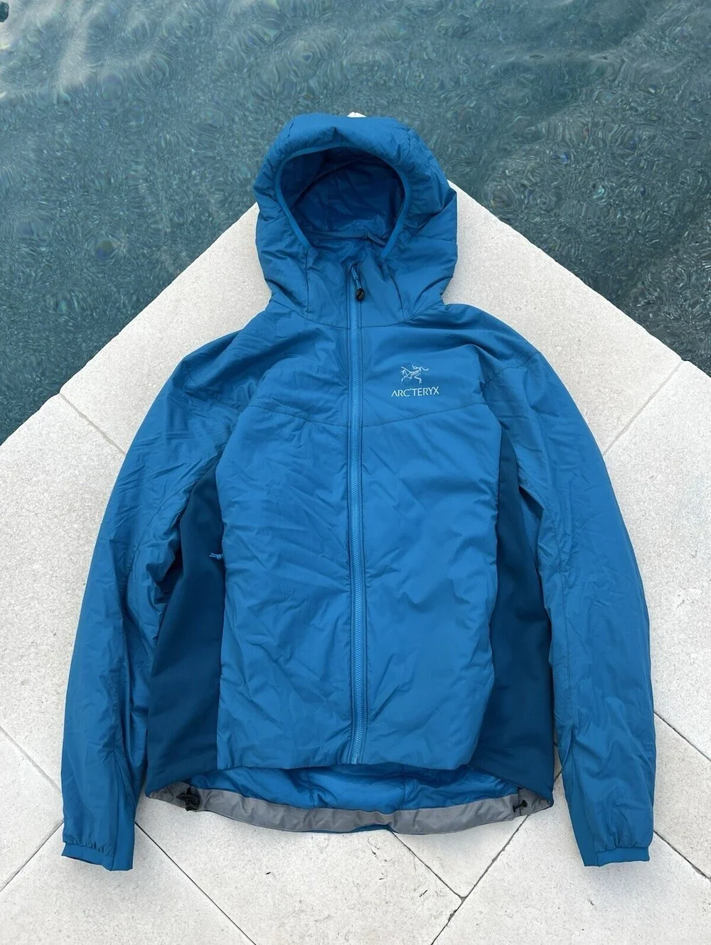 Arc'teryx Atom LT Hoody Jacket Mens Medium Blue Insulated Hooded Hiking Full Zip